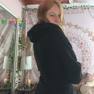 black hoodie w/ sherpa inside ✨